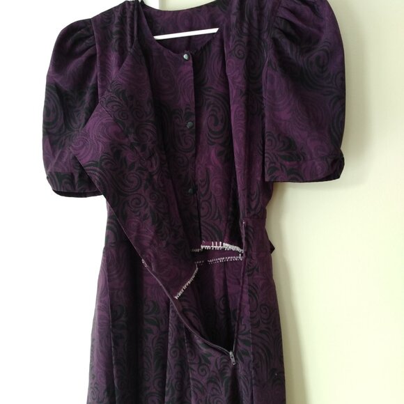 Handmade Mennonite Cape Dress 40"B 32"W Purple Old Colony Lattice Bodice - Picture 8 of 10